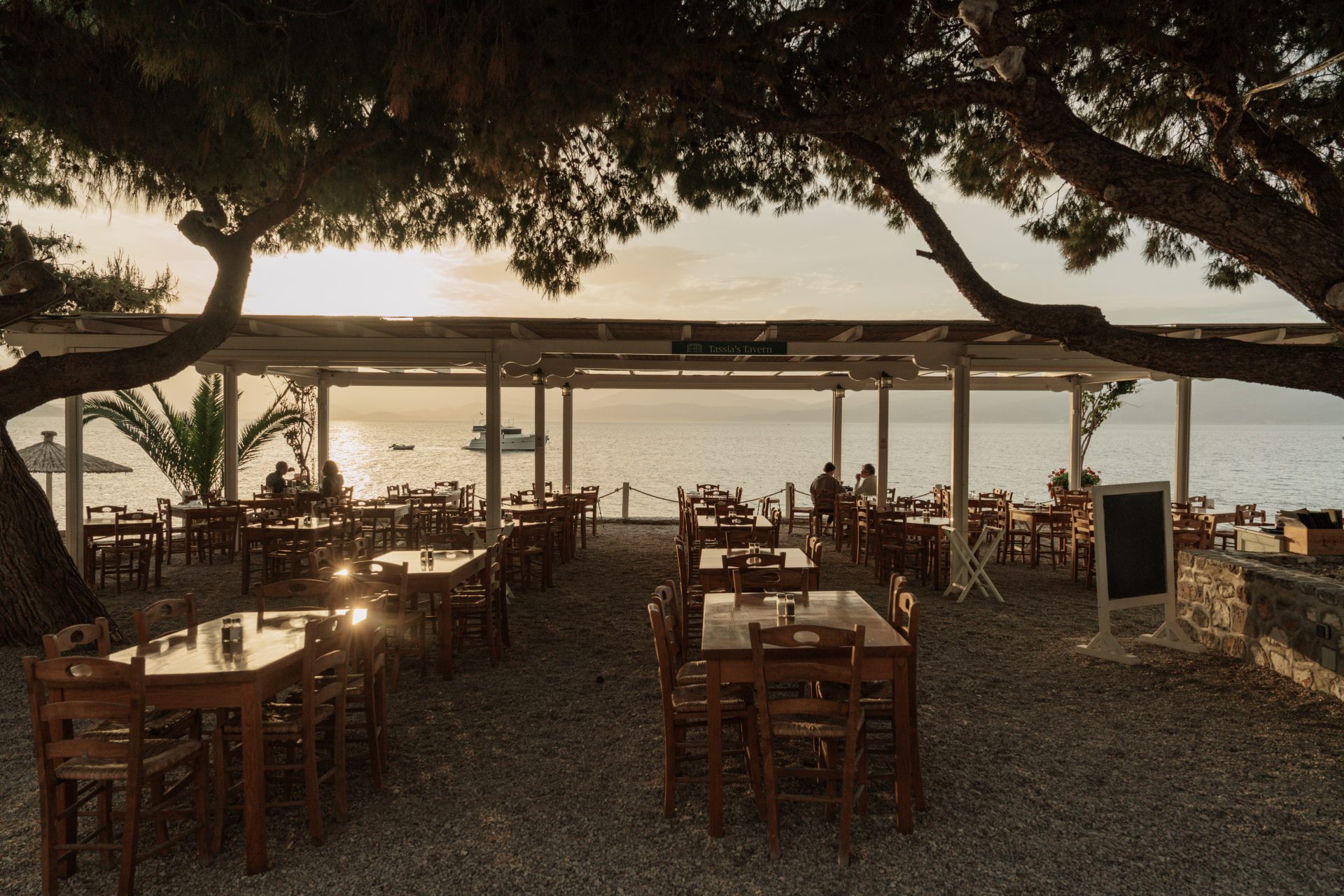Dinner by the sea in Hydra: The quiet side of island dining